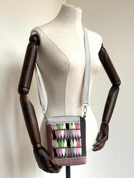 "Flickenwerk I/5" (grau-altrosa) - HERZEN - Designerstoff von Alexander Henry
